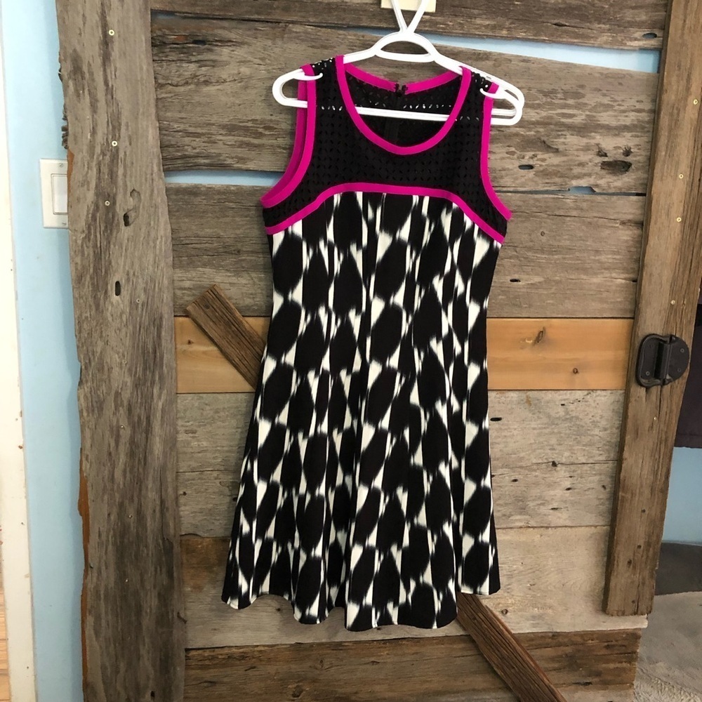 Ivanka Trump Size 10 Black and White Fit and Flare Sleeveless Dress